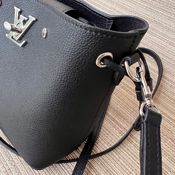 100% authentic Louis Vuitton bag bought from LV directly. - Picture 16 of 16
